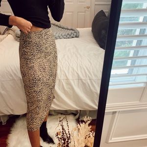 NEVER WORN... FLATTERING LEOPARD MIDI SKIRT